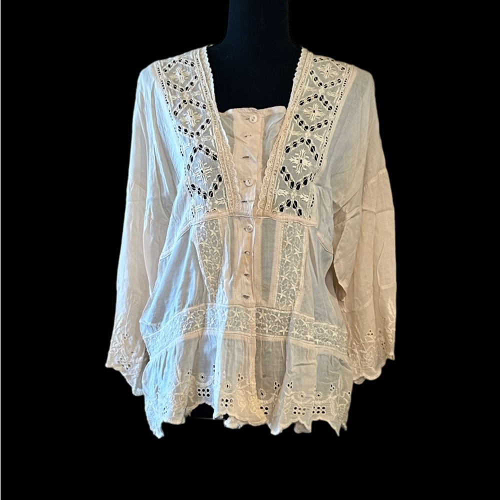 100% viscose/ Rayon. Beige in color.